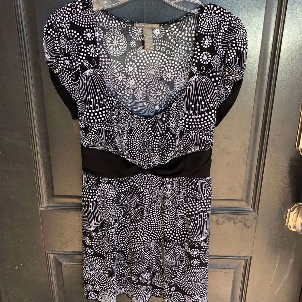 Black and white tunic top